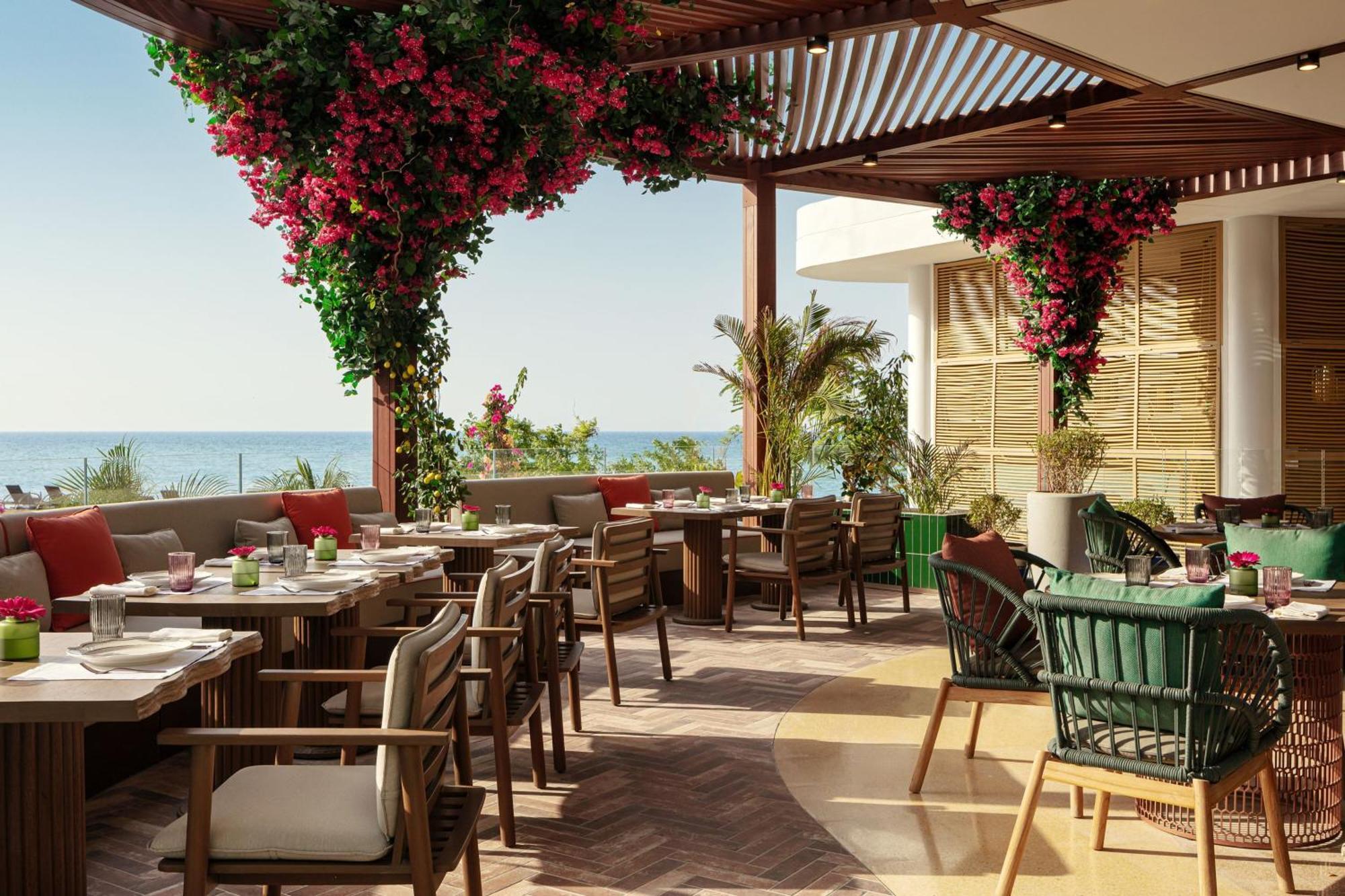 The St. Regis Al Mouj Station touristique