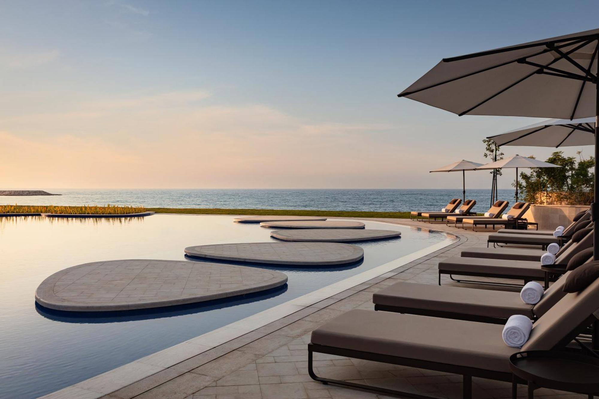 The St. Regis Al Mouj Station touristique