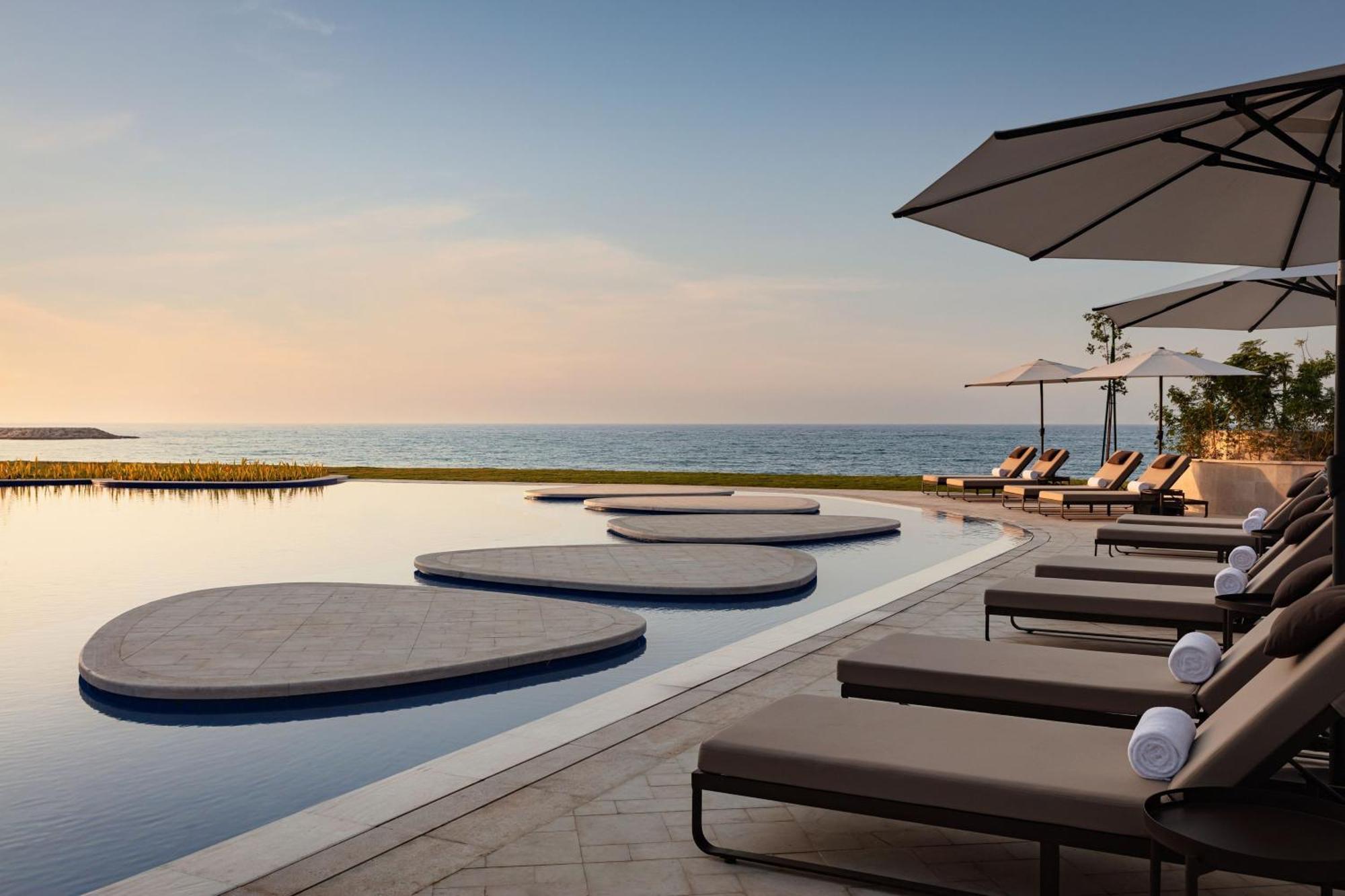 The St. Regis Al Mouj Station touristique